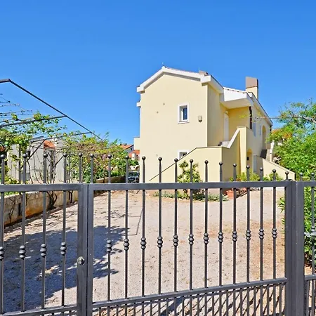 Apartment Vesna *